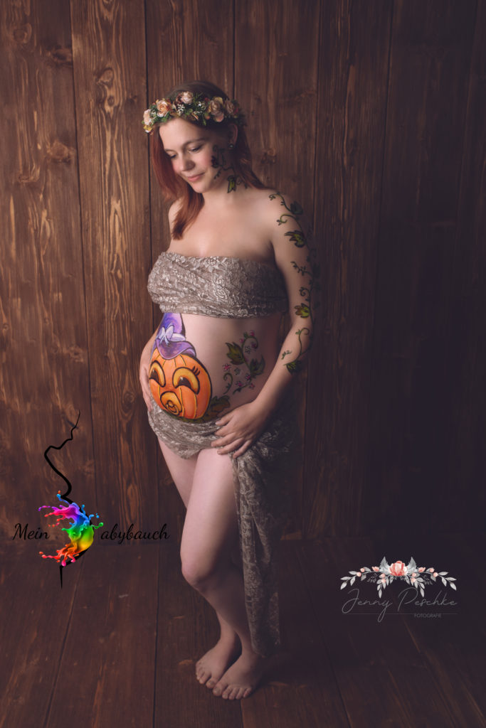 Babybauch bemalen Fotoshooting Halloween Babykürbis
